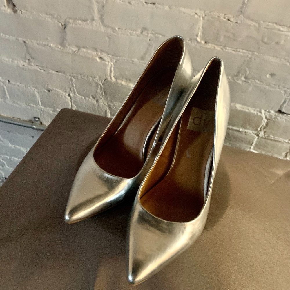 Dolce Vita 4"  silver , sz. 8 pumps